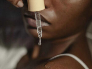 BIJOUX - INDISCRETS GOTAS DE MASAJE ÍNTIMO REVITALIZANTE - Imagen 4